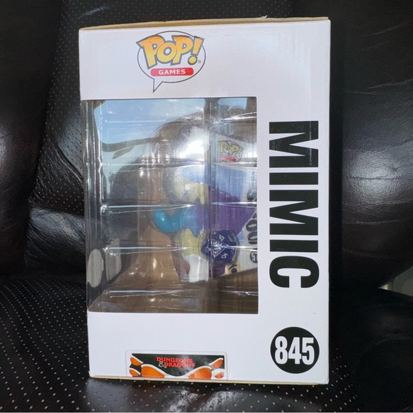Gamestop Exclusive Funko POP! and Die: Dungeons and Dragons Mimic 6-inch D20 - Picture 4 of 9